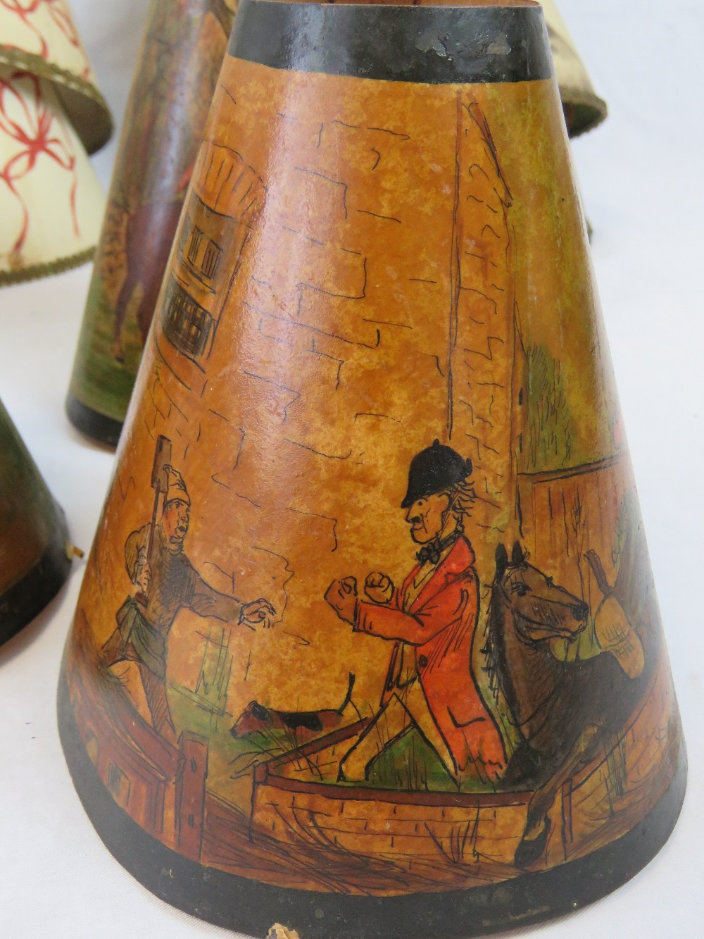 A vintage turned wooden Chinoiserie table lamp, - Image 4 of 5