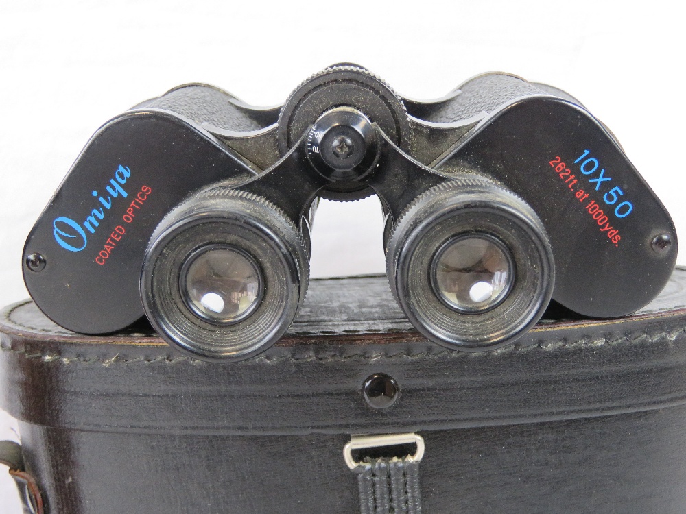 A pair of Tohyoh 10x50 binoculars, with leather case and a pair of Omiya binoculars with case. - Image 3 of 3