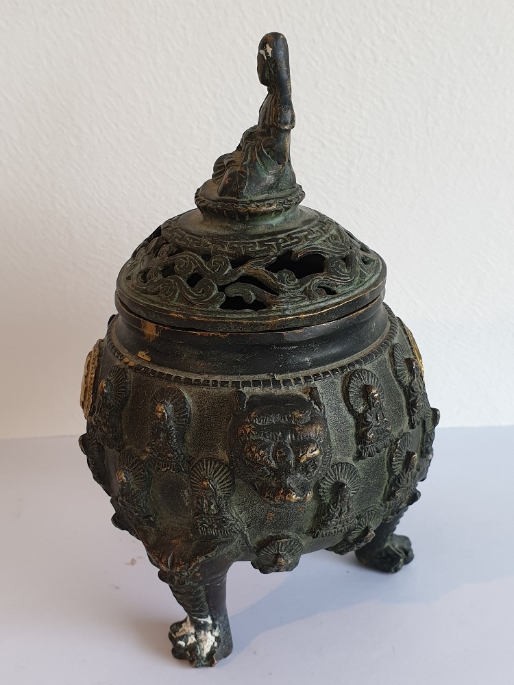 A small late 19th early 20th century Chinese bronzed brass lidded censer, - Image 3 of 6