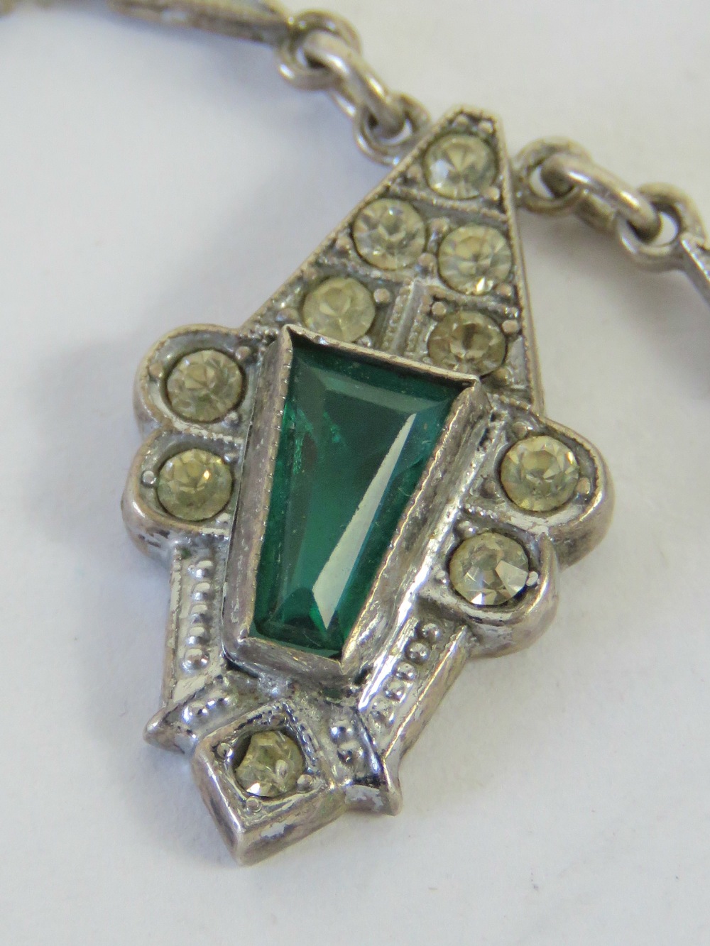 An Art Deco necklace having white and gr - Image 2 of 2