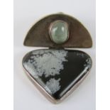 An unusual triform black and white agate