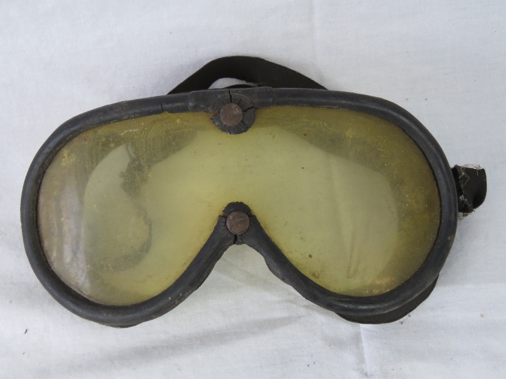 A pair of vintage rubberised eye protect