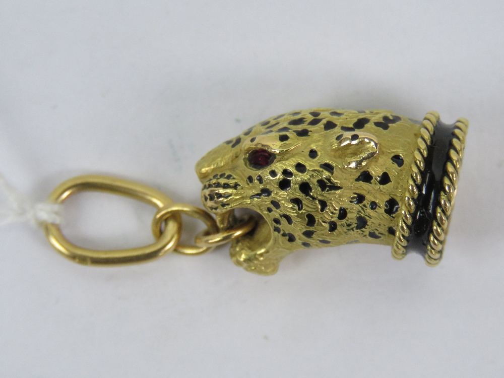 An 18ct gold pendant in the form of a leopards head having black enamel spots, enamelled collar and - Image 2 of 2