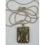 A silver and agate rectangular pendant measuring 3cm including bale,