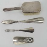 A sterling silver shoe horn having pierced latticework and applied foliate decoration, 1.31ozt.