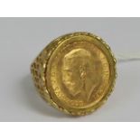 A 22ct gold George V 1914 half sovereign, 4g, in 9ct gold hallmarked ring mount, size K, 8.5g.