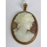 A 9ct gold cameo pendant,