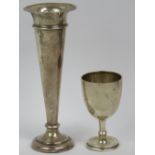 A HM silver egg cup standing 8.5cm high, hallmarked London and weighing 0.9ozt.