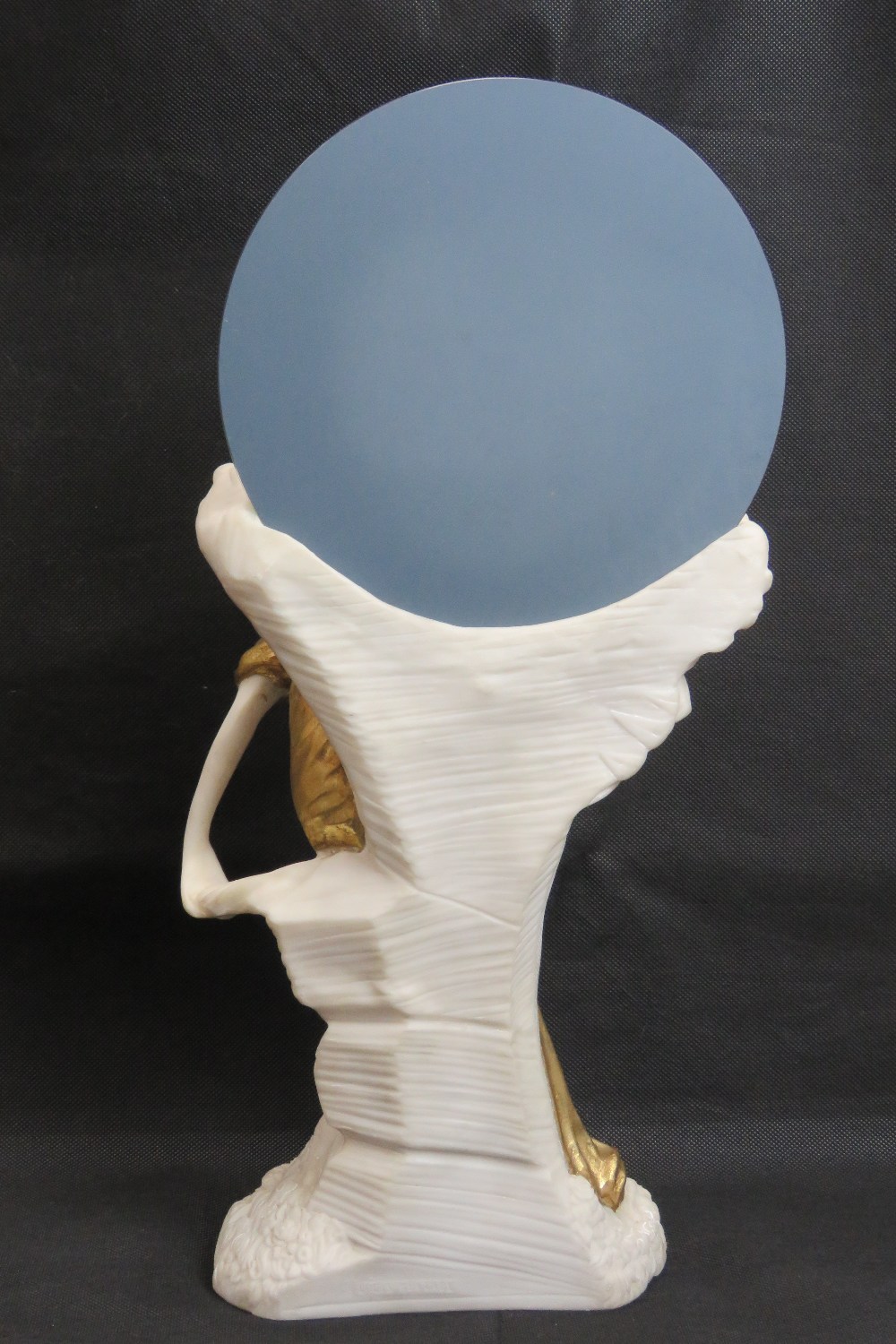 An Art Deco alabaster figurine having gi - Image 3 of 5
