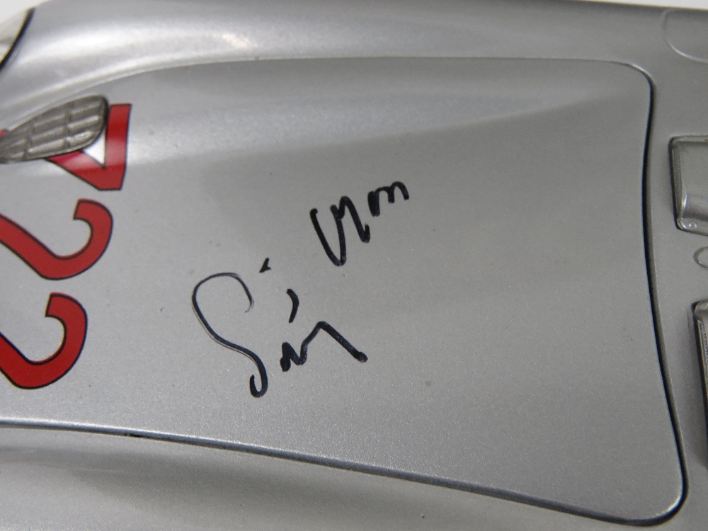 A 1:18 scale Stirling Moss Mercedes 300SL R722 by Maisto, signed to the bonnet by Sir Stirling Moss, - Image 3 of 5