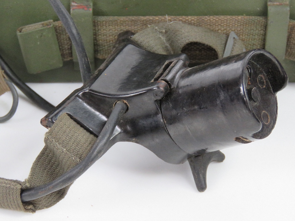 A rare WWII German Flak / Artillery Officers Bakelite head torch in case with spare bulbs, - Image 2 of 5