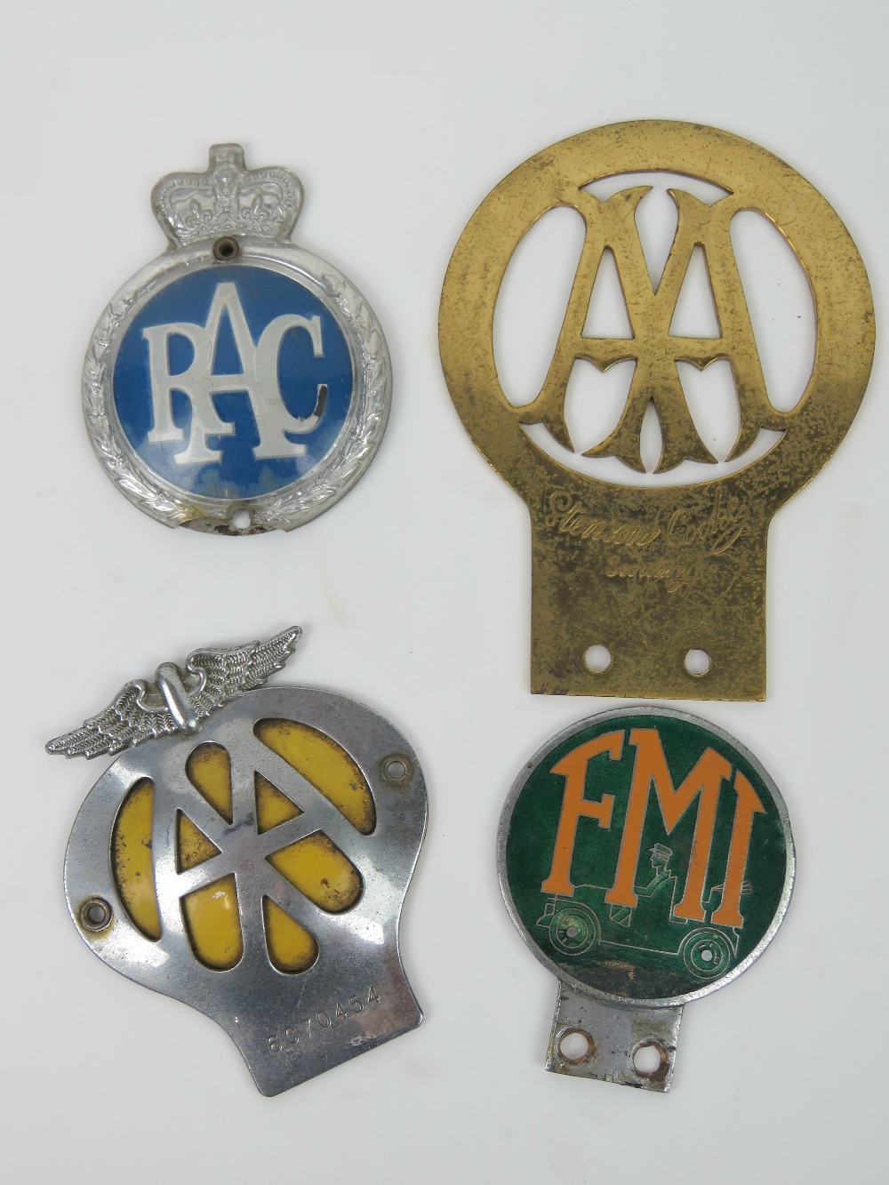 Four vintage car badges including; a Fel