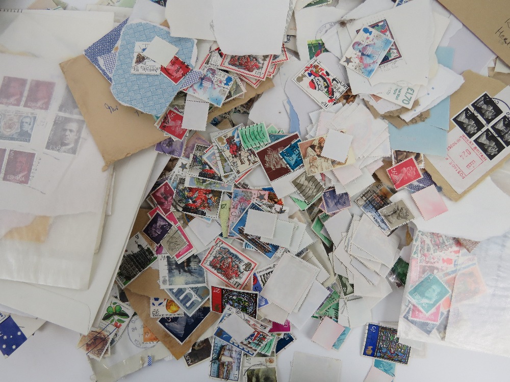 A large collection of loose and stuck down stamps, mostly used, - Image 4 of 4