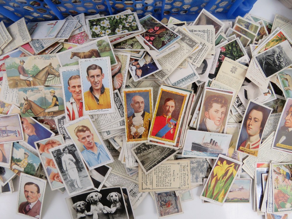 An extensive collection of loose cigarette cards, some in sets/part sets, mostly unsorted, - Image 4 of 6