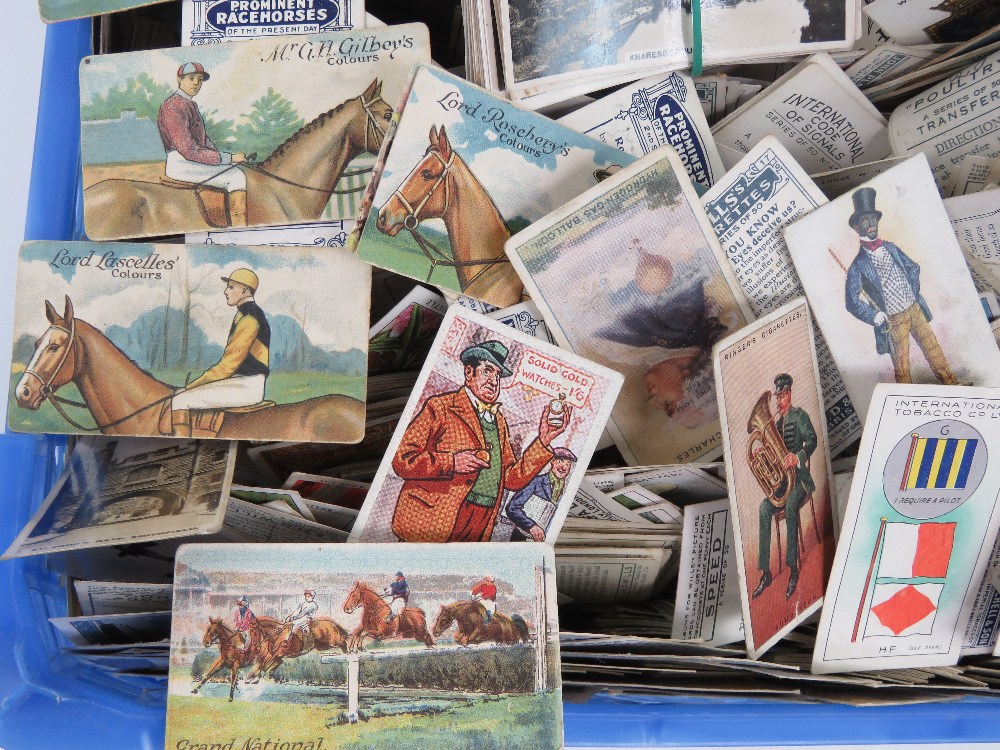 An extensive collection of loose cigarette cards, some in sets/part sets, mostly unsorted, - Image 2 of 6