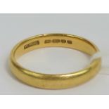 A 22ct gold band hallmarked London, size T, 6.1g.
