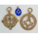 Two 9ct gold Freemasons pendants, each hallmarked 375 and measuring approx 3.5cm including bale, 8.