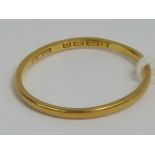 A 22ct gold band hallmarked London, size O, 1.4g.