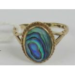 A 9ct gold an abalone shell ring, hallmarked 375, size R, 2.4g.