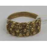 A 9ct gold ring having woven pattern to front, hallmarked 375, size O, 3.6g.
