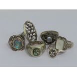 A heavy hallmarked silver ring set with opal shards,