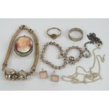 A quantity of silver jewellery including