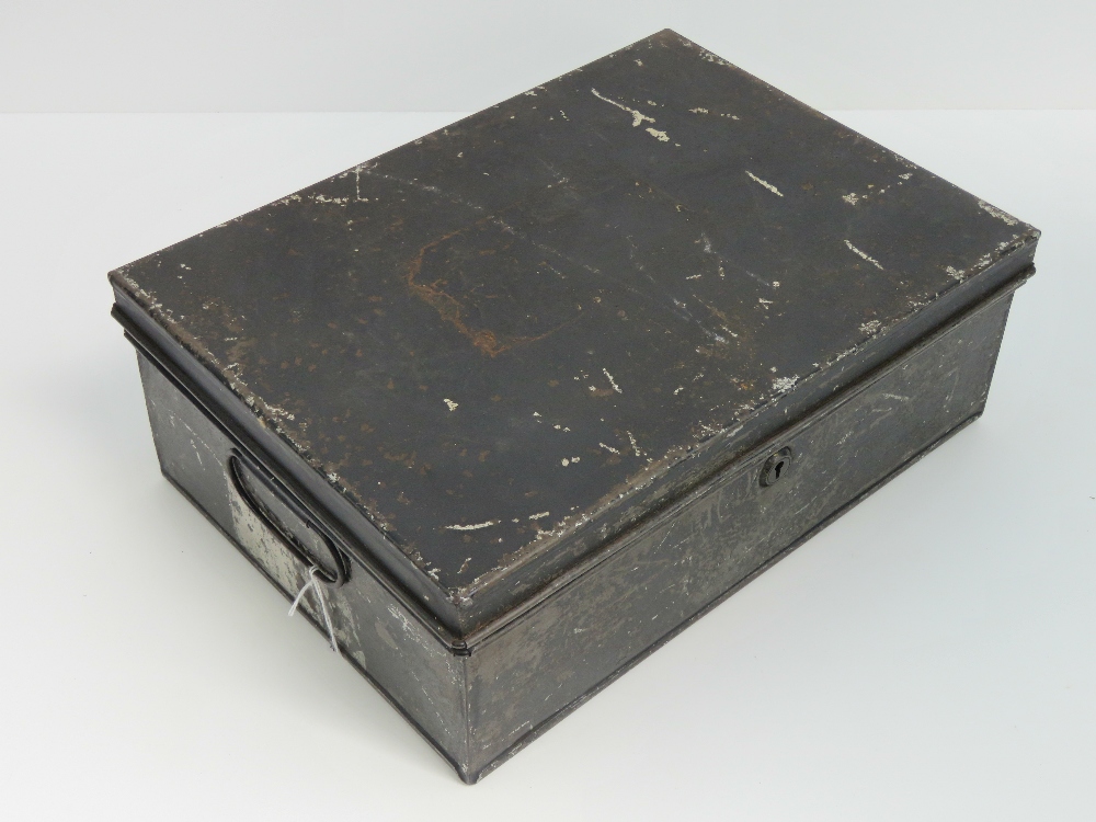 A stereoscopic viewer with 29 3D cards depicting injured soldiers, - Image 7 of 7