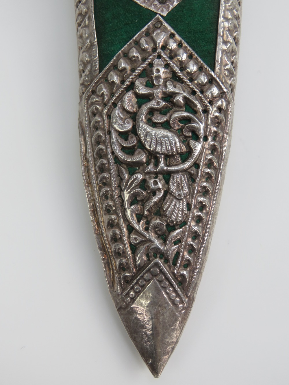 A fine quality Kukhri knife having curved decorated blade, brass and turned horn handle. - Image 5 of 6