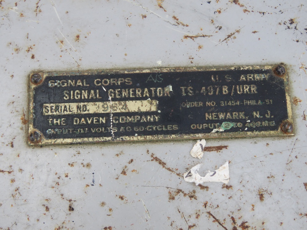 A US WWII signal generator radio transmi - Image 2 of 5