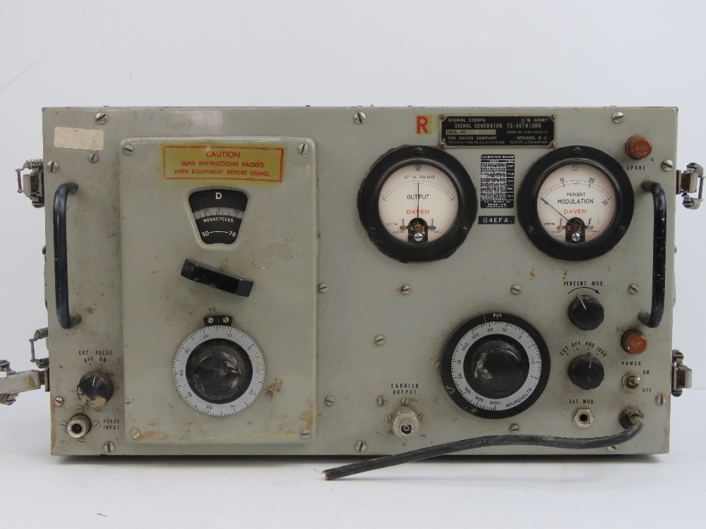A US WWII signal generator radio transmi - Image 3 of 5