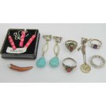 A quantity of jewellery including a 925 hallmarked ring set with white stones,