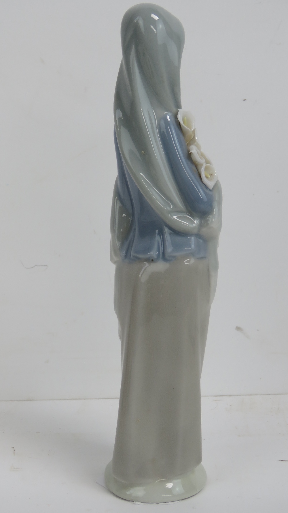 A single Lladro figurine, 23cm high. - Image 3 of 3