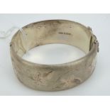 A HM silver bangle having leaf engraving