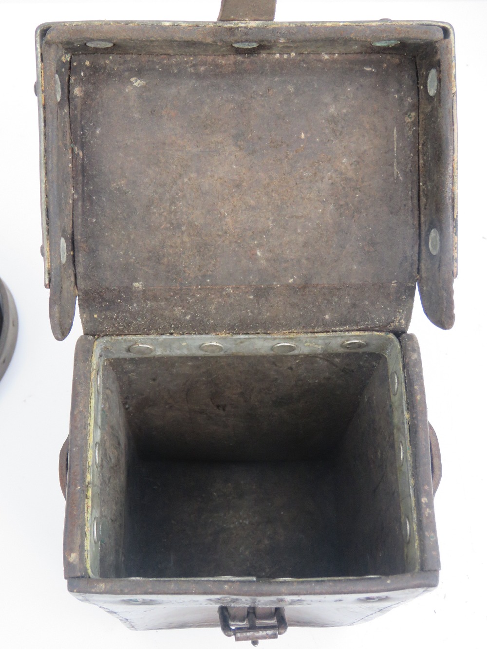 A WWI British Military Vickers gun spares/sight gunners pouch with adjustable leather strap and - Image 4 of 4