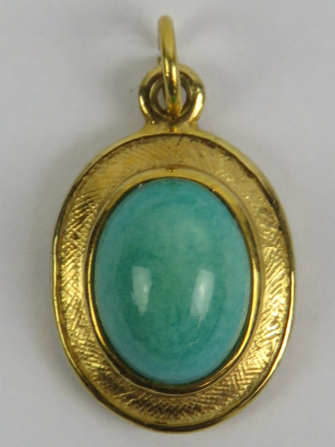A 9ct gold pendant having green hardstone cabachon to centre, hallmarked 375, 1.