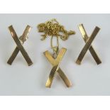 A 9ct gold 'Kiss' pendant and earring set, pendant approx 2.