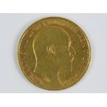 A 22ct gold Edward VII 1910 half sovereign, 4g.