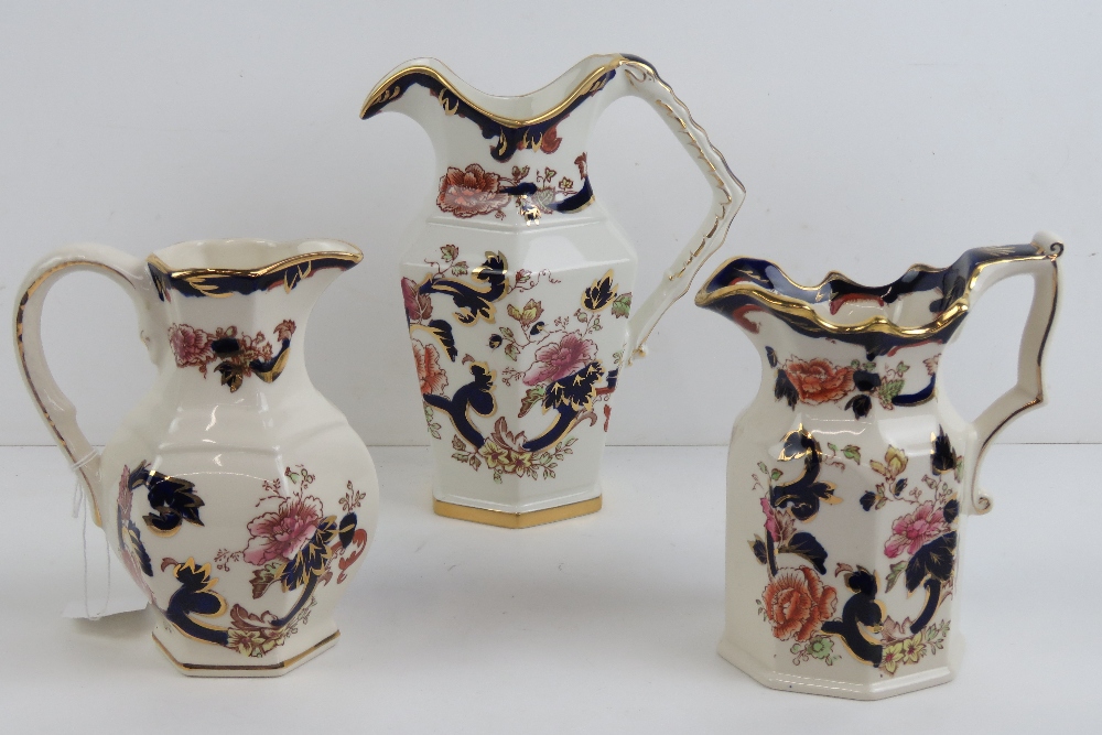 Three Masons Ironstone Mandalay pattern jugs, various sizes.