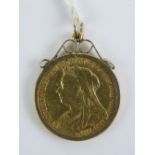 A 22ct gold Victoria 1900 full sovereign, 8g, in 9ct gold pendant mount. Total weight 9.