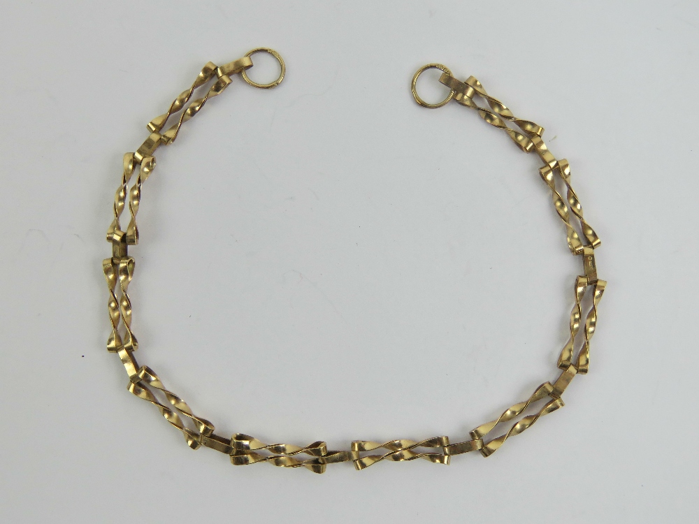A 9ct gold two bar bracelet, no clasp, hallmarked 375, 2.9g.