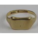 A 9ct gold signet ring, hallmarked 375, unengraved, size U, 3.8g.