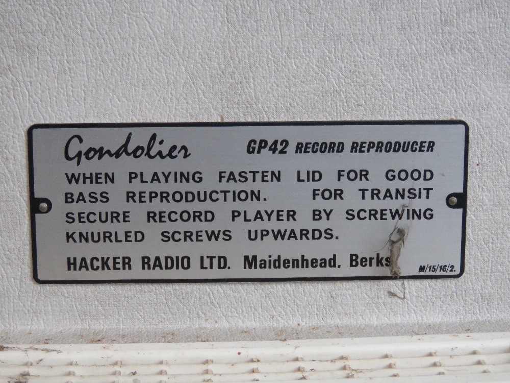 A vintage Columbia wind up travelling gr - Image 6 of 7