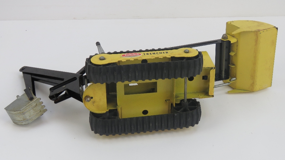 A 1984 Tonka articulated shovel measurin - Image 7 of 7