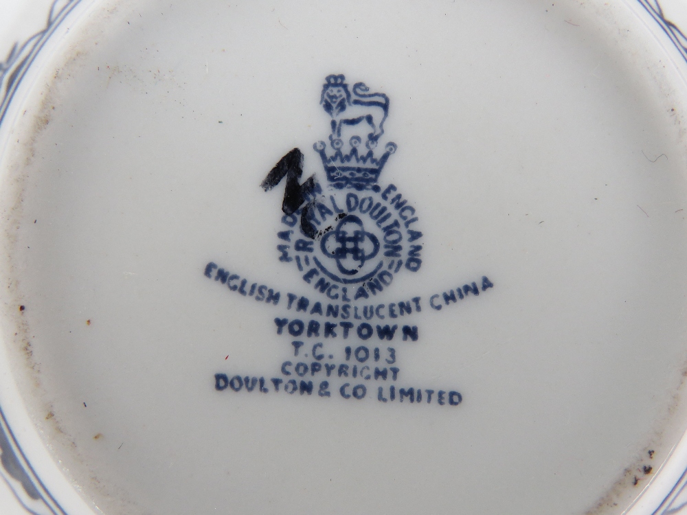 A Royal Doulton 'Yorktown' blue and whit - Image 3 of 4