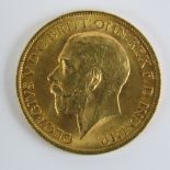 A 22ct gold George V 1915 full sovereign, 8g.