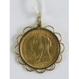 A 22ct gold Victoria 1900 half sovereign, 4g, in 9ct gold floral pendant loose mount,