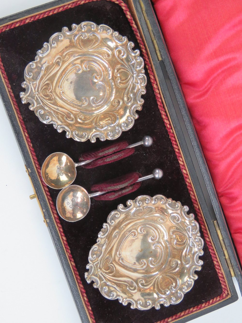 A pair of HM silver salts complete with spoons in original fitted leatherette box, - Image 2 of 4
