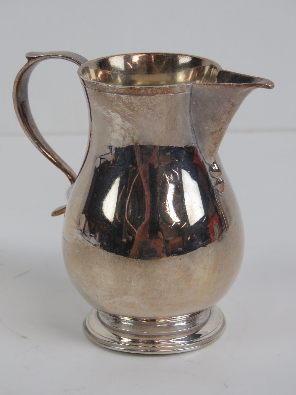 A silver jug hallmarked Birmingham 1962, standing 8.7cm high and weighing 4.485ozt.