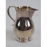 A silver jug hallmarked Birmingham 1962, standing 8.7cm high and weighing 4.485ozt.