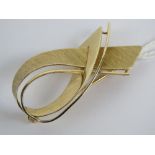 A 9ct gold brooch in the form of a ribbon, hallmarked 375 to back with makers mark DJE, 4.
